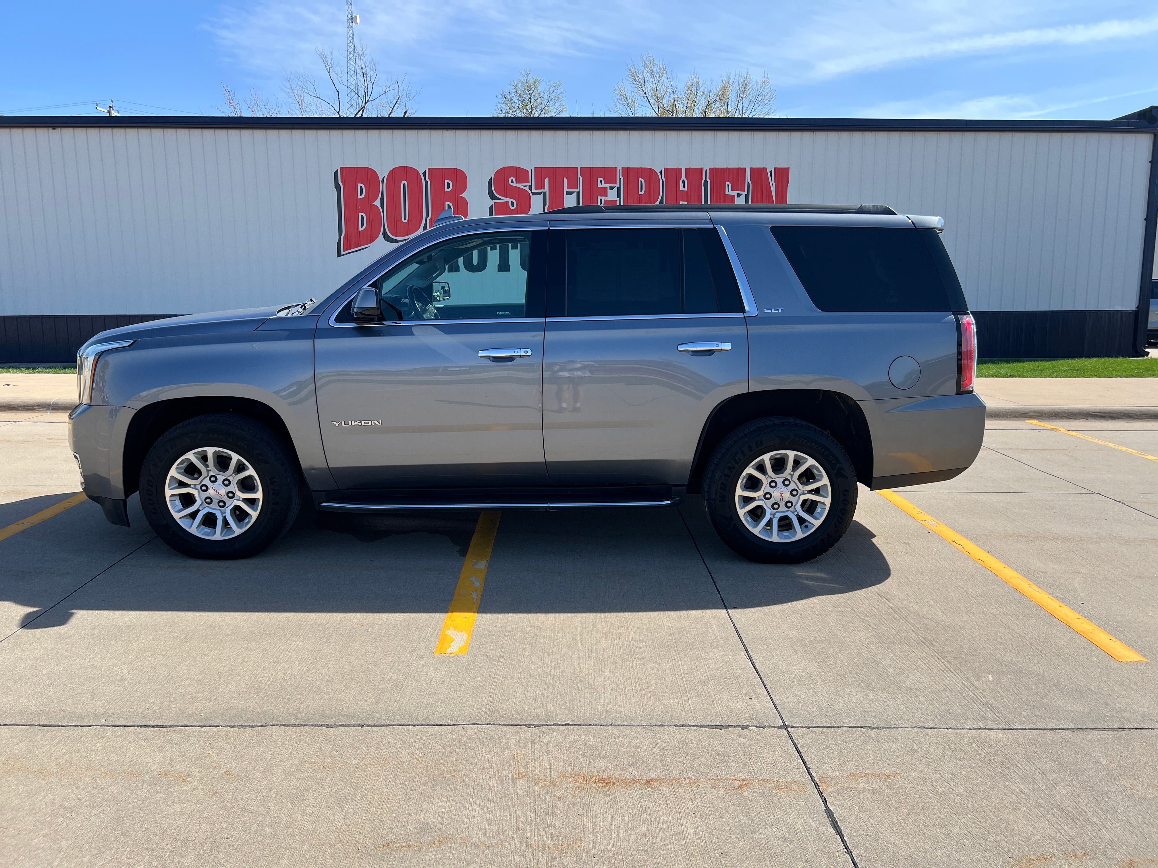 2018 GMC Yukon SLT in Satin Steel Metallic — front three-quarter view