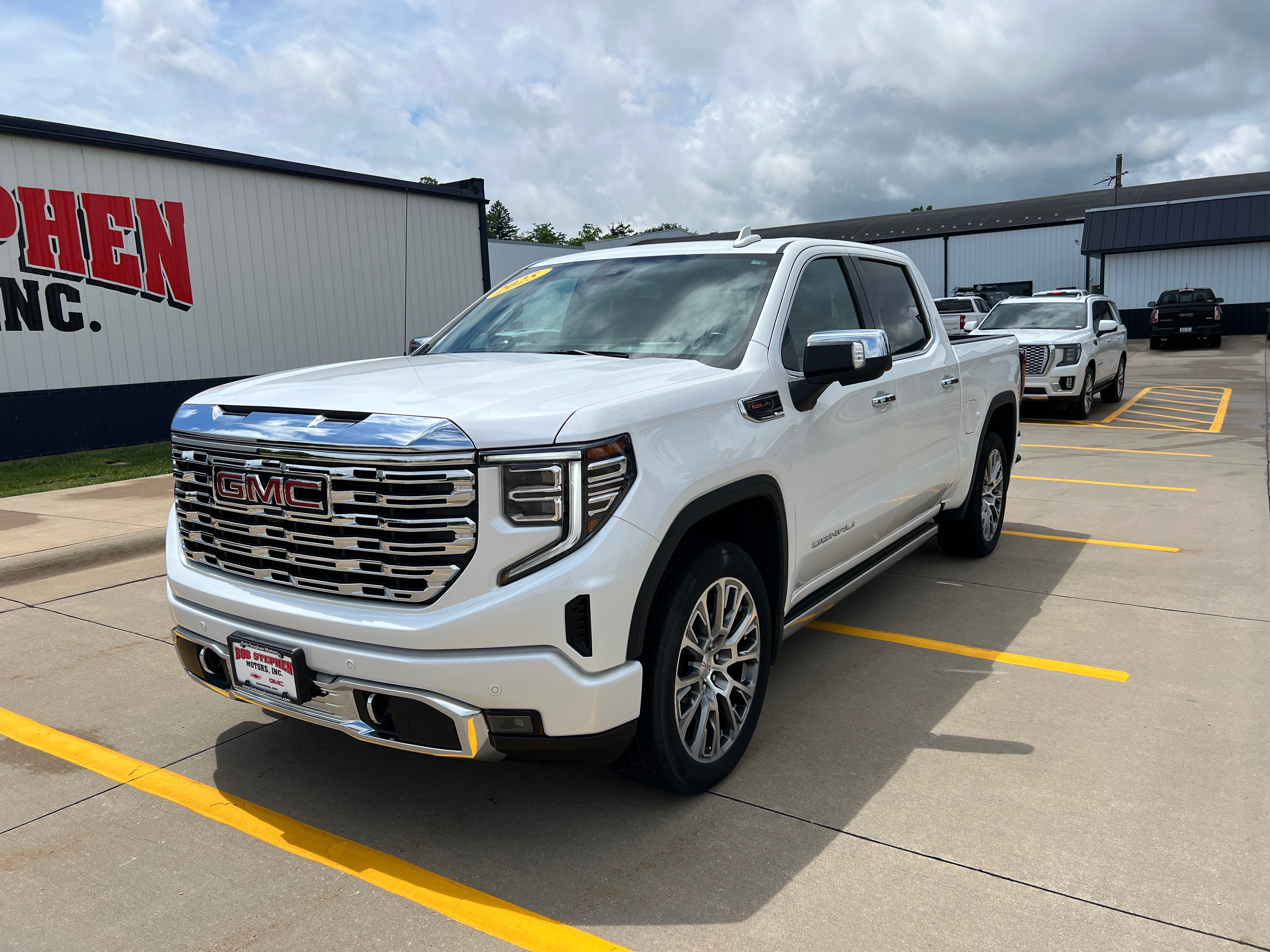 2025 GMC Sierra 1500 — side profile view