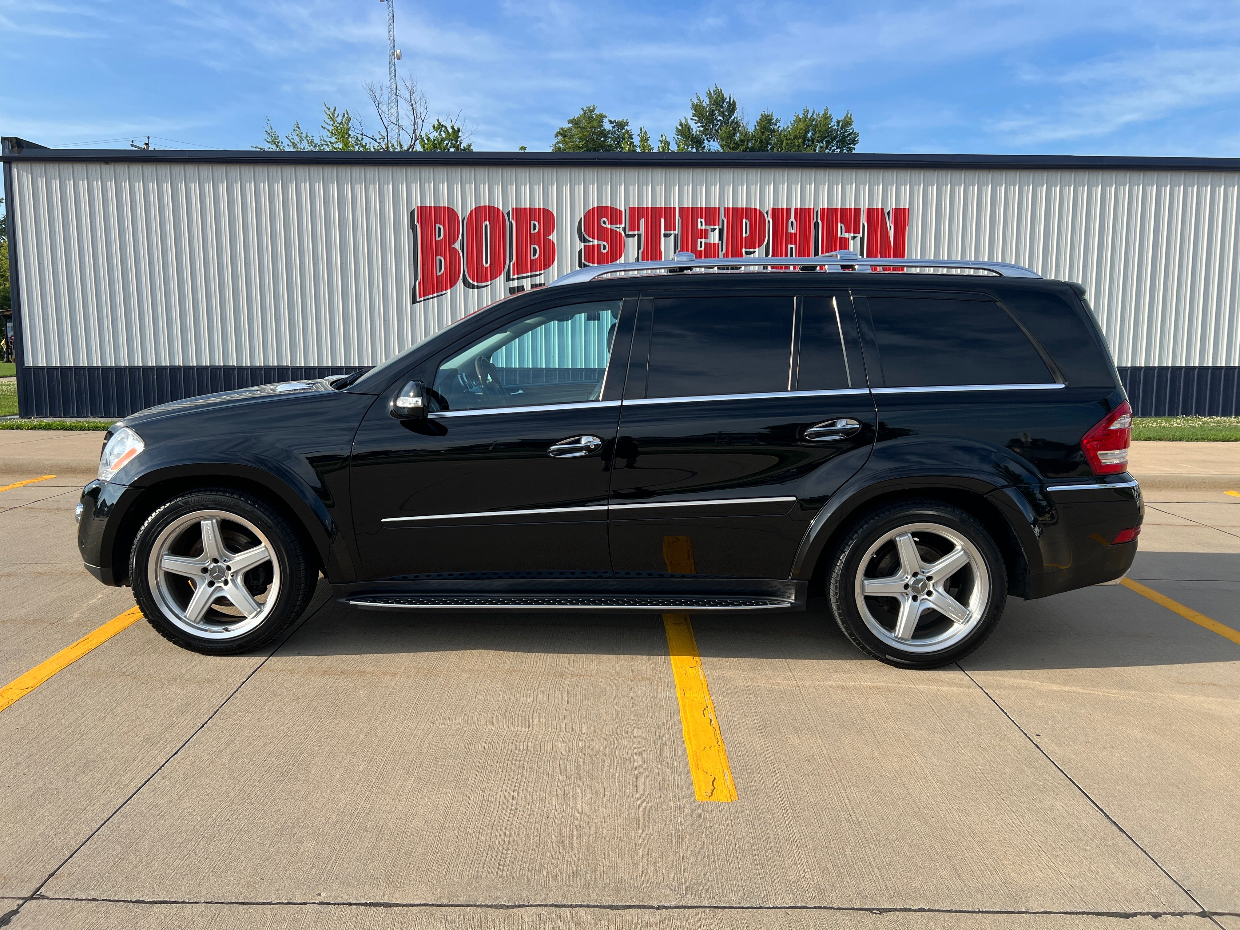2008 Mercedes-Benz GL-Class 5.5L in Black — front three-quarter view