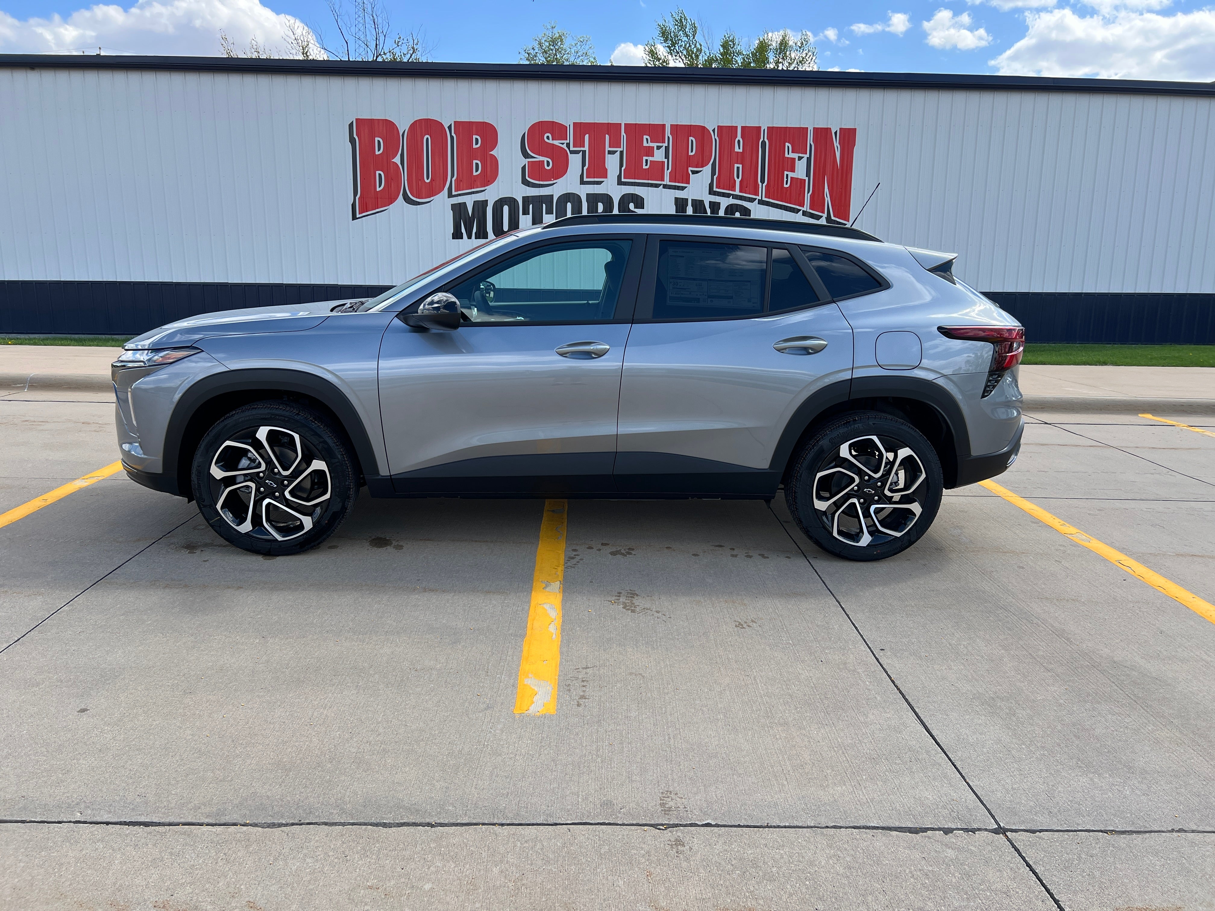 2026 Chevrolet Trax 2RS in Sterling Gray Metallic — front three-quarter view